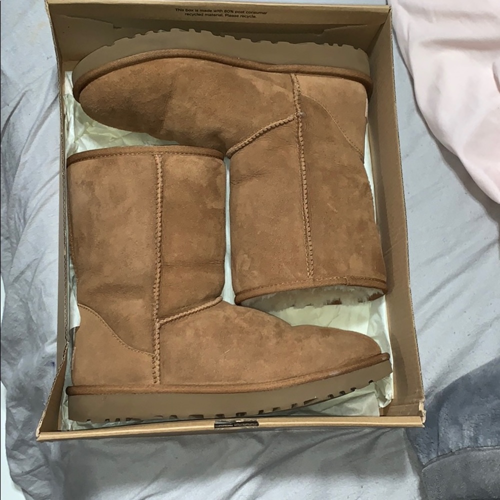 UGGs - Picture 2 of 3
